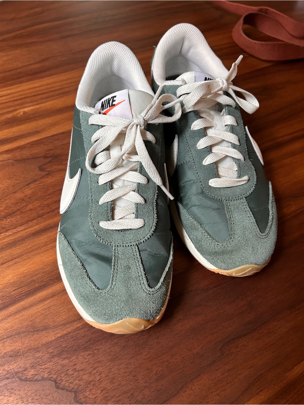 Nike womens Green and White Retro Trainer Sneakers size 8.5 - Picture 5 of 5
